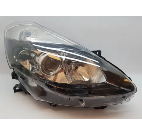 Far dreapta Renault Clio III 260104676R
