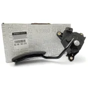 Pedala acceleratie model cu tempomat-regulator viteza Renault Megane II 8200153270